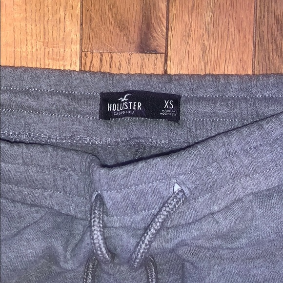 grey hollister sweatpants - Picture 3 of 3